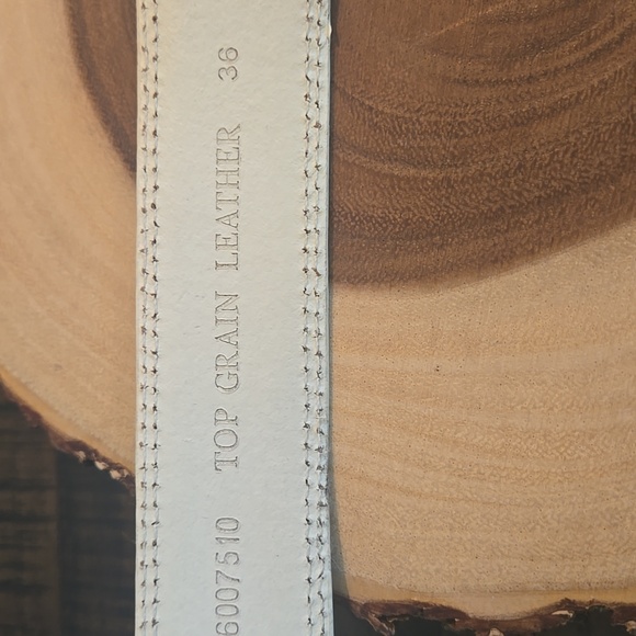 PGA TOUR Mens White Leather Silver Buckle Perforated Adjustable Golf Belt Sz 36 - Picture 8 of 10